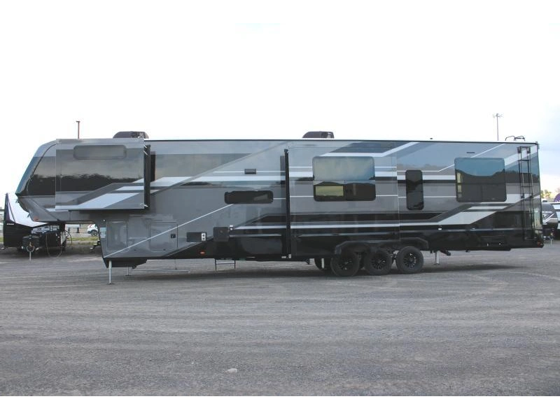 Grand Design Momentum 414m 2026 alt