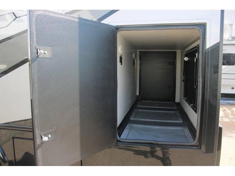 Dynamax Isata 3 24tw 2027 alt