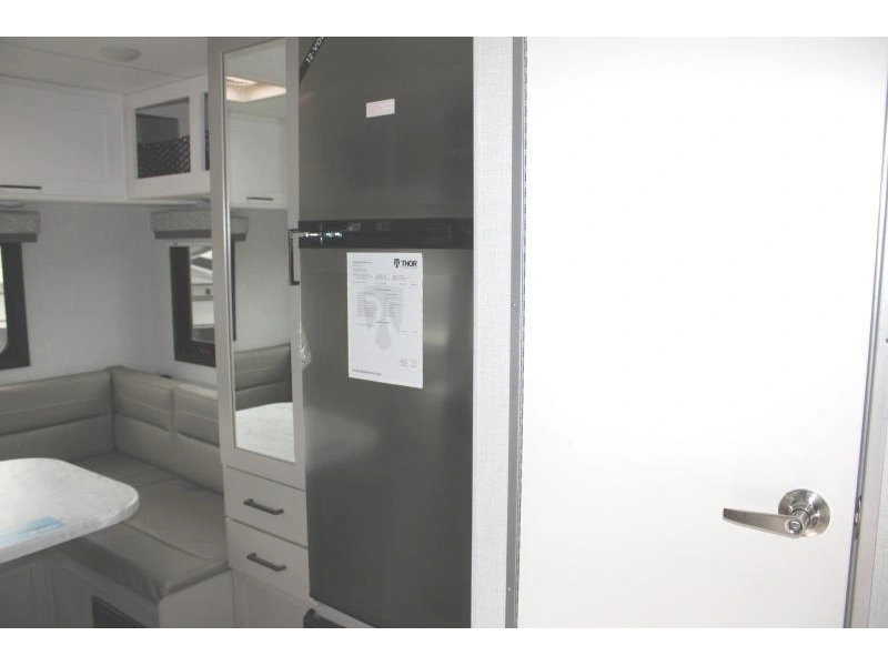 Thor Motor Coach Four Winds 19z 2026 alt