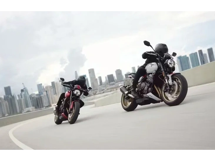 2026 Triumph Trident 800 Jet Black alt