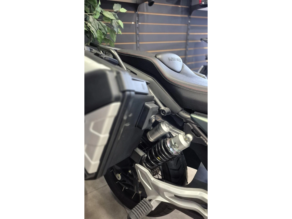 Moto Guzzi V85tt 2023 alt