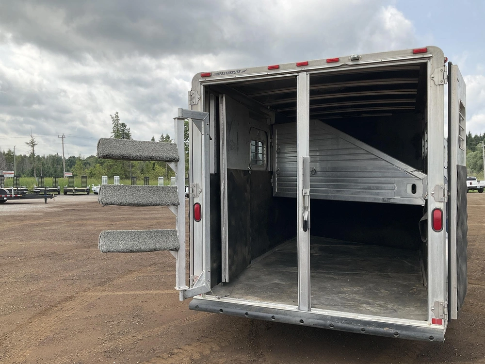 1997 Featherlite Model 8548 3 Horse Slant All Aluminum Gooseneck Horse Trailer alt