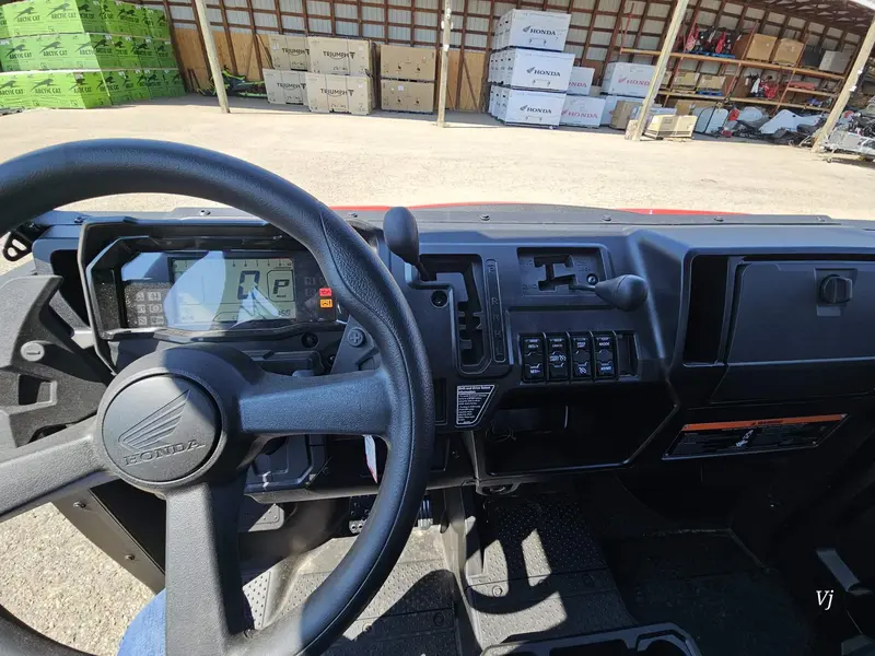 2026 Honda Pioneer 1000-5p Deluxe alt