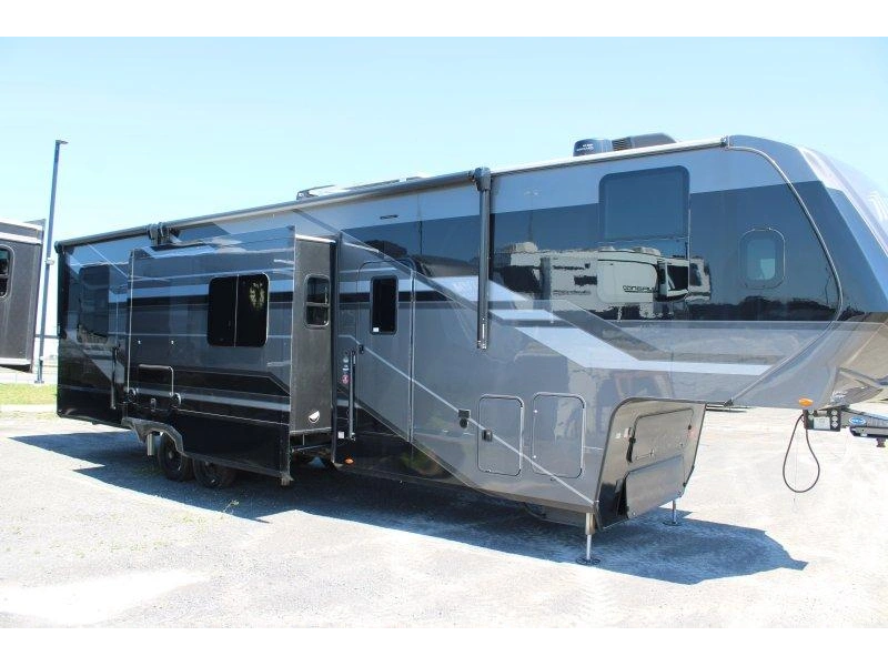 Grand Design Momentum 344m 2026 alt