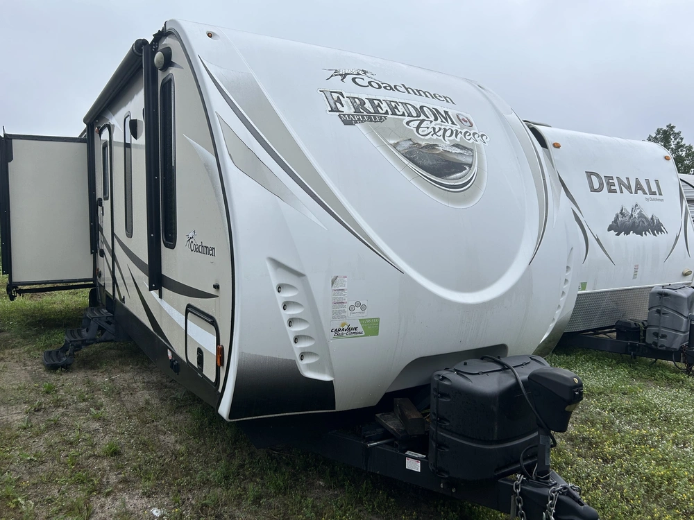 2017 Forest River Freedom Express 293rlds alt