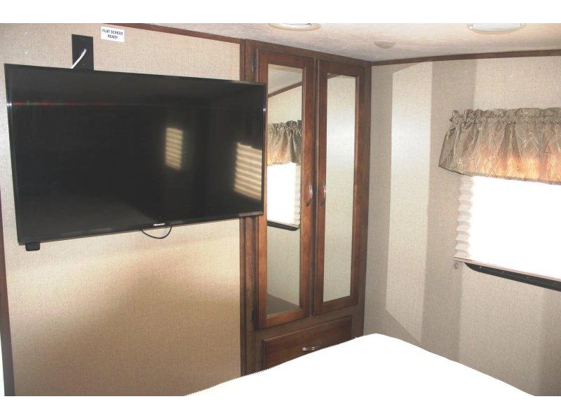 Coachmen Chaparral 31rls 2016 alt