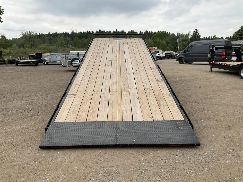 2027 Canada Trailers 8.5x26 10.5 Ton Gooseneck Hydraulic Tilt Trailer alt