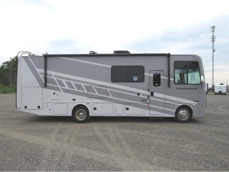 2026 Thor Motor Coach Hurricane 29l alt