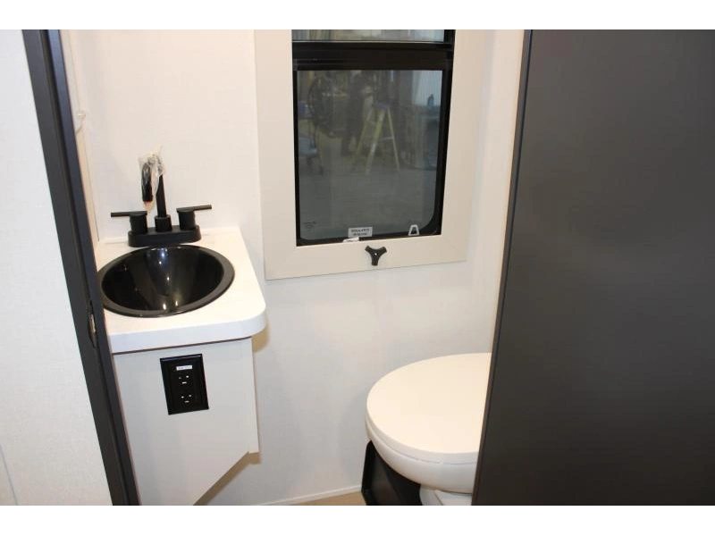 Grand Design Momentum 344m 2026 alt