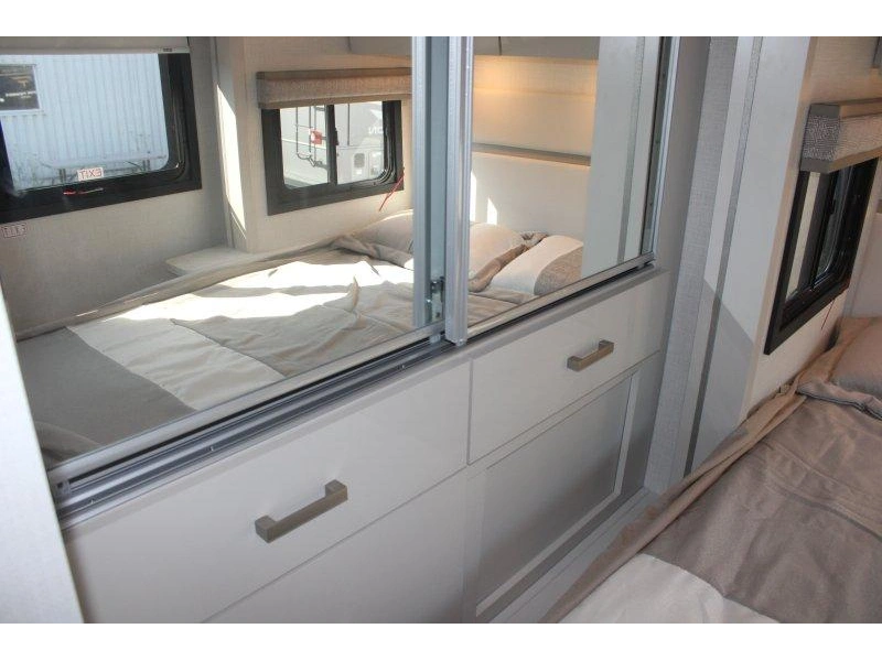 Thor Motor Coach Delano 24rw 2027 alt