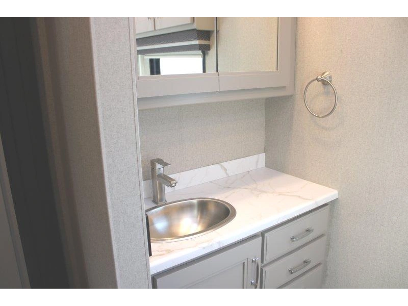 Thor Motor Coach Inception 38dx 2026 alt