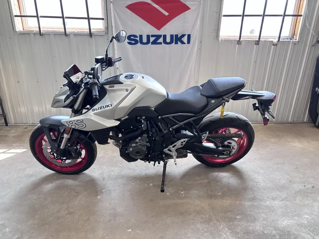 2025 Suzuki GSX-S 8S 