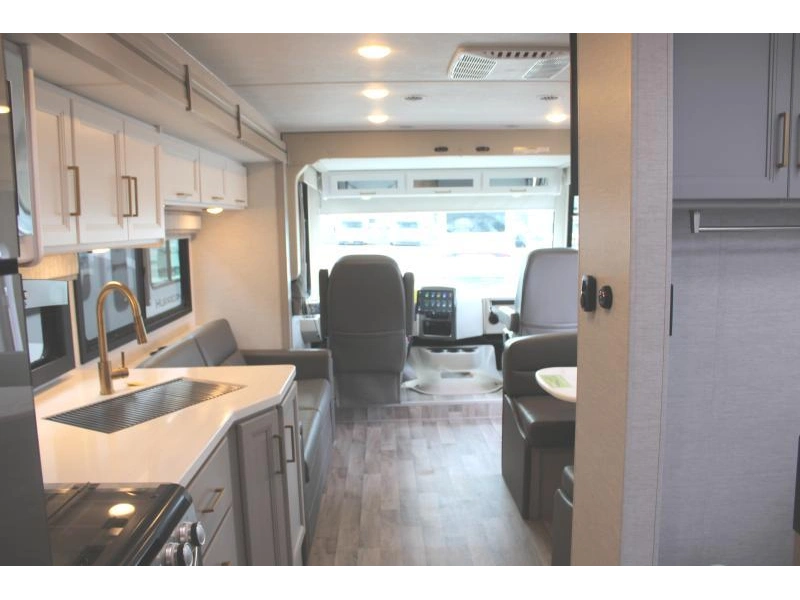 Thor Motor Coach Resonate 29d 2026 alt
