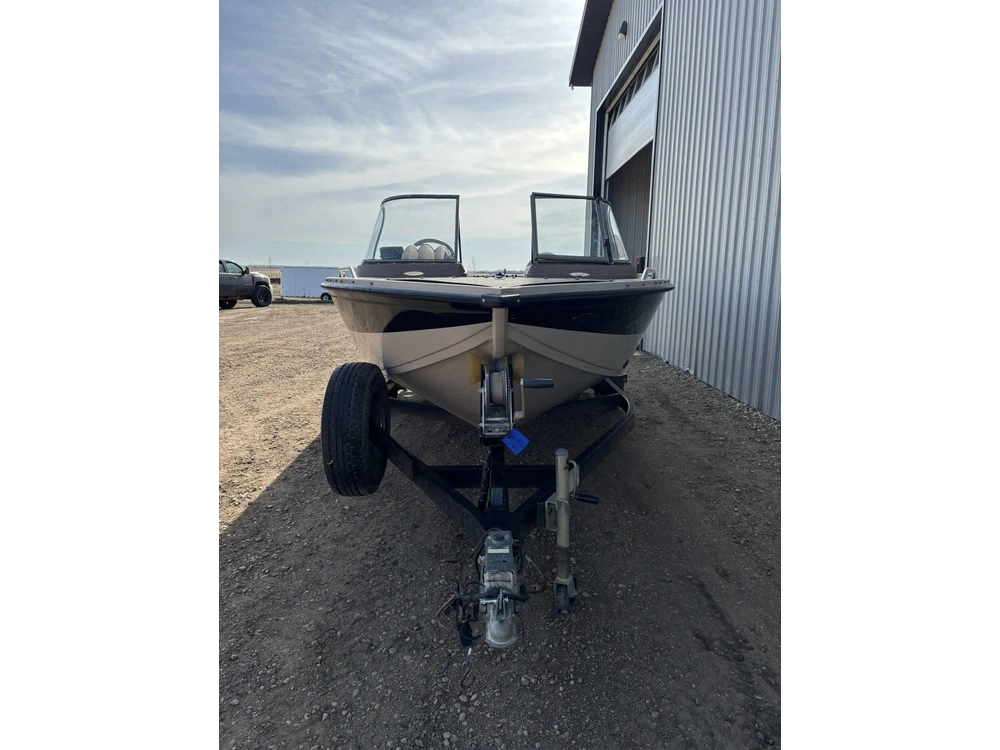 2003 Crestliner 1850 Sportfisher - 15hp Honda alt
