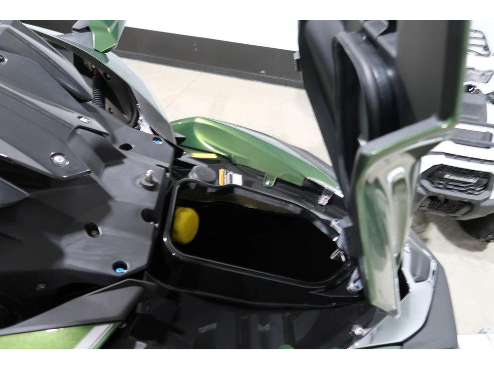 2025 Kawasaki Ultra 310lx alt