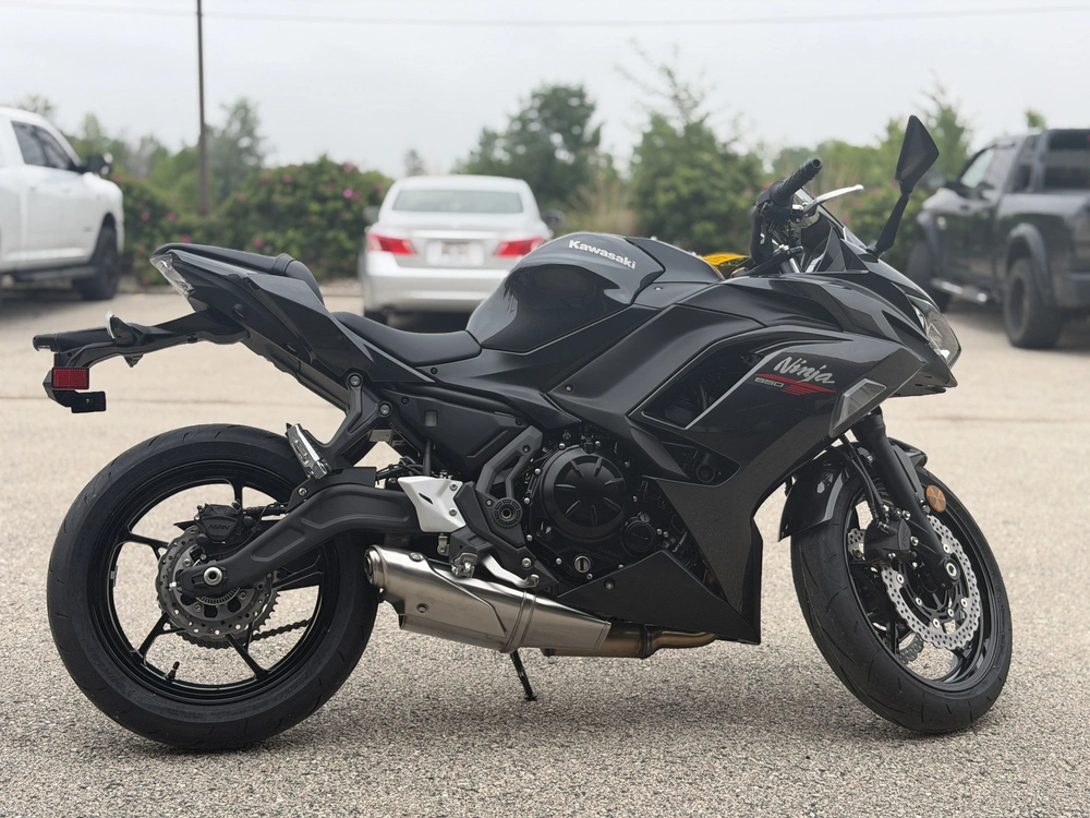 2026 Kawasaki Ninja 650 alt
