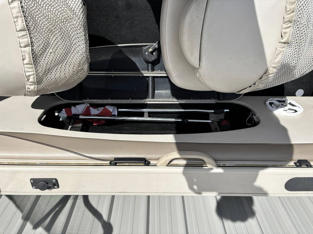2003 Crestliner 1850 Sportfisher - 15hp Honda alt