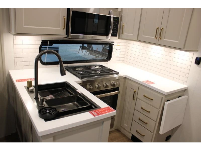 Grand Design Influence 3904bh 2026 alt
