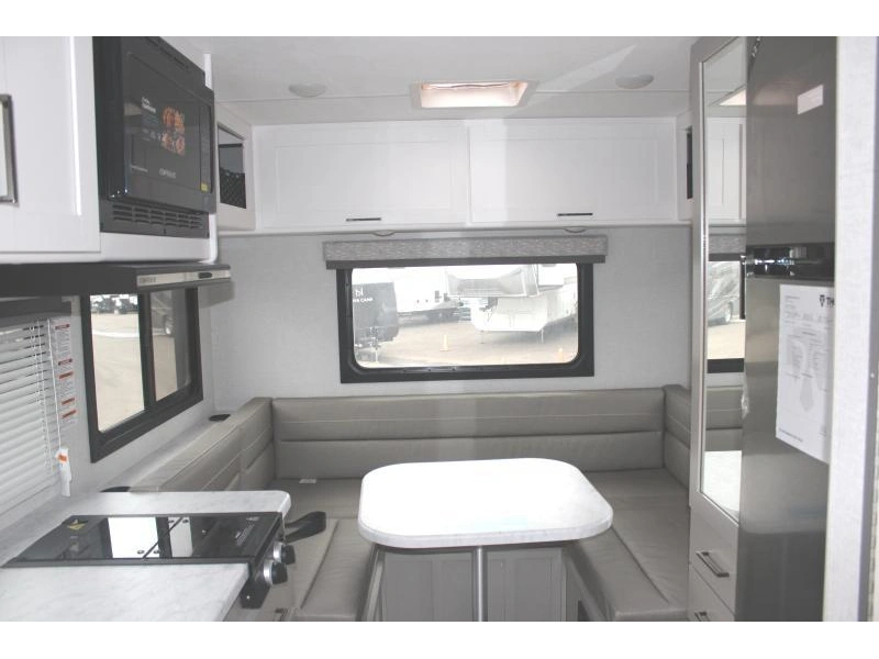 Thor Motor Coach Four Winds 19z 2026 alt