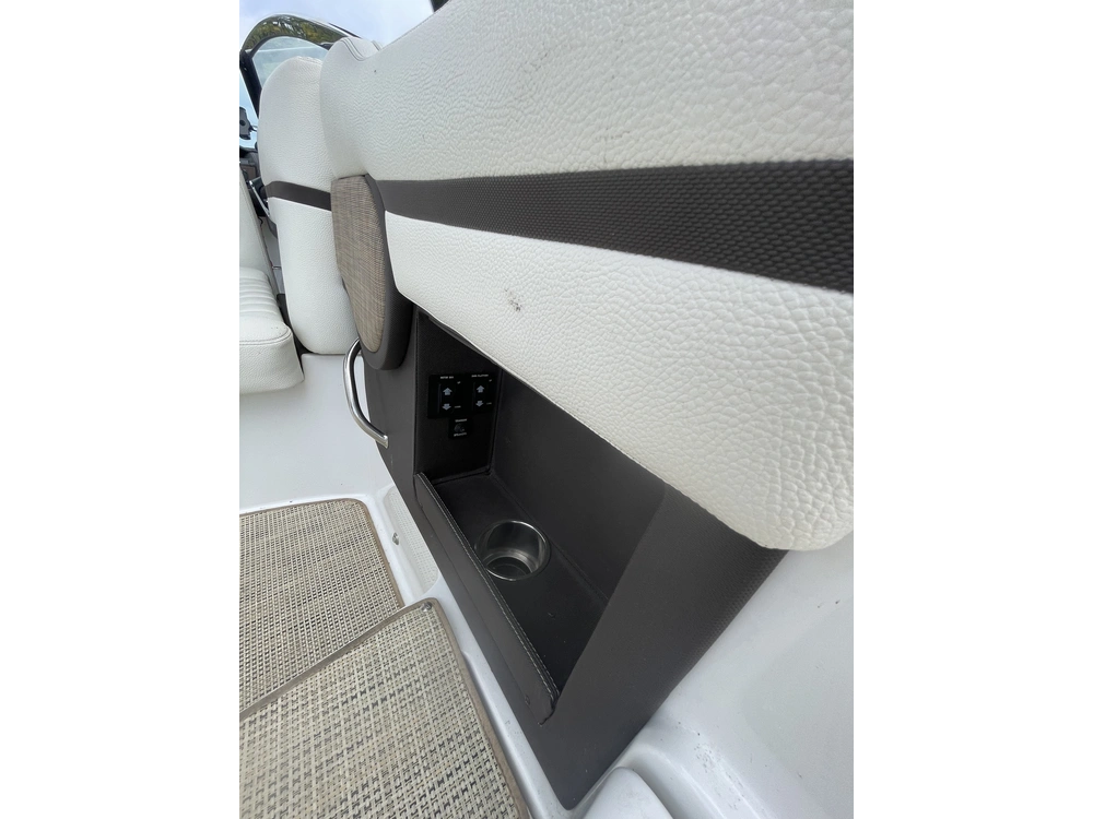 2017 Cobalt Boats R30 alt