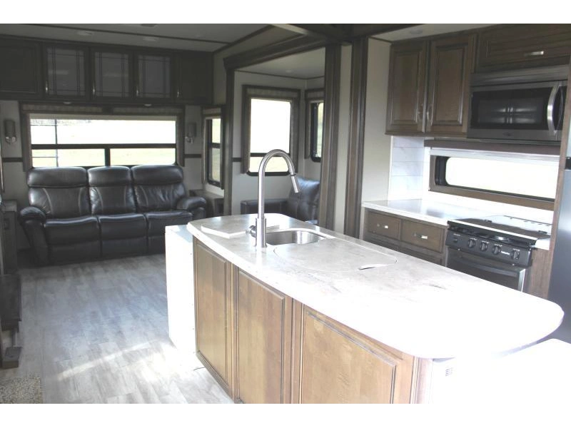 Grand Design Solitude 360rl 2018 alt