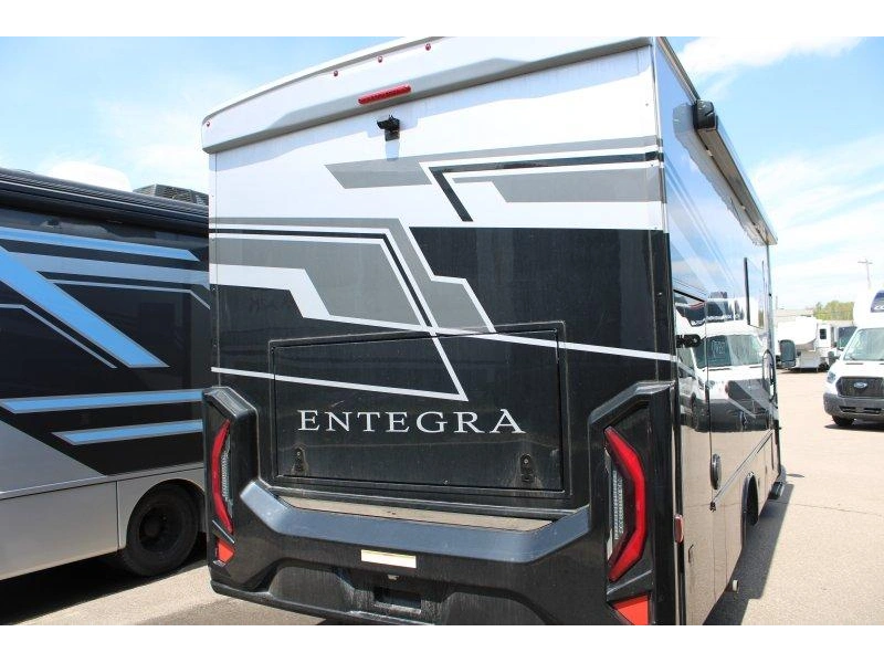 Entegra Coach Qwest 25m 2026 alt