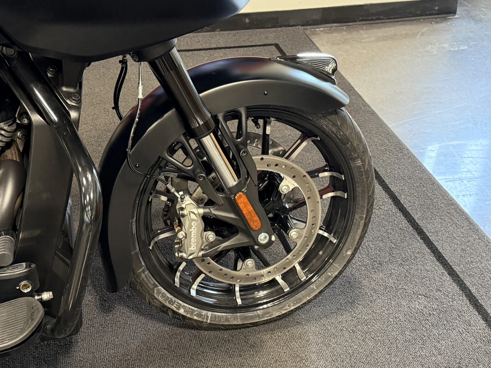 2026 Indian Motorcycle Challenger 112 Dark Horse® With Powerband Audio alt