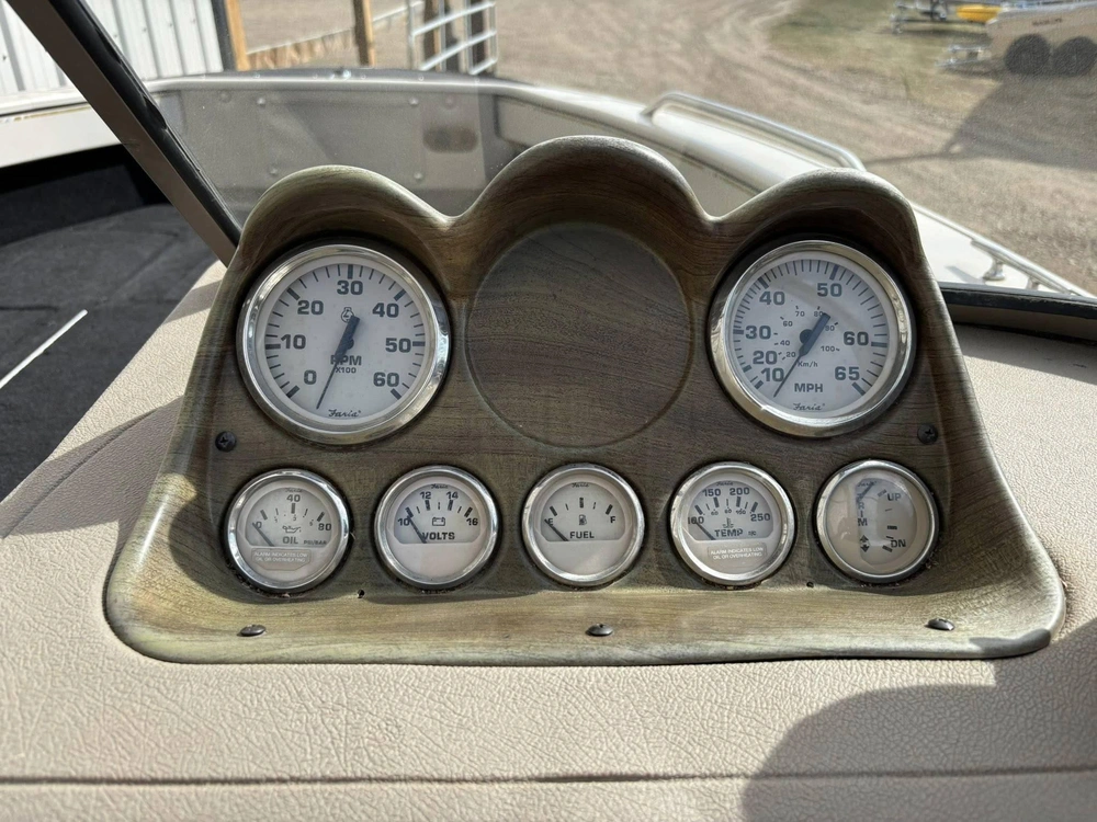 2003 Crestliner 1850 Sportfisher - 15hp Honda alt