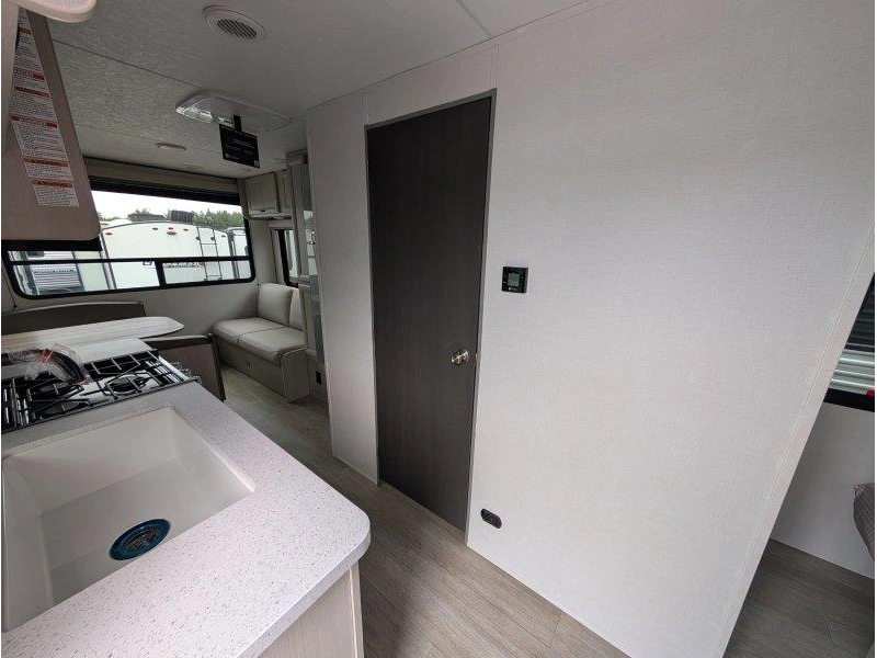 Coachmen Catalina 221epic 2027 alt