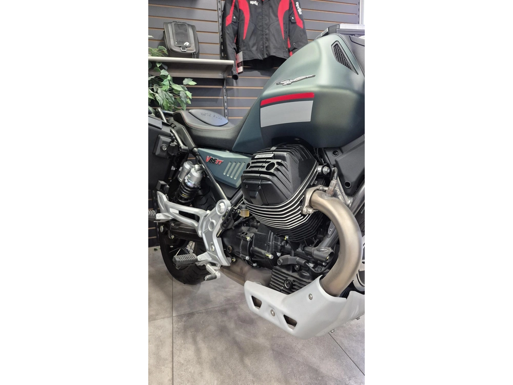 Moto Guzzi V85tt 2023 alt