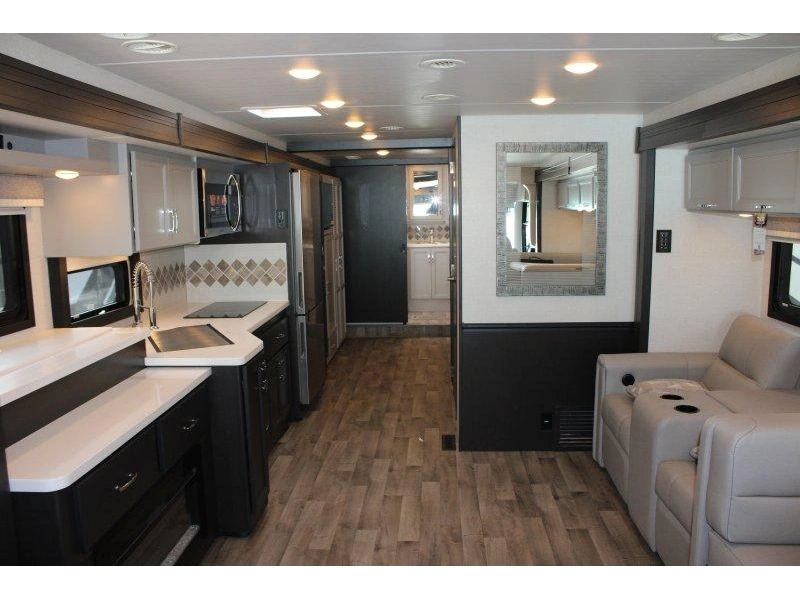 Thor Motor Coach Palazzo 37.5 2026 alt
