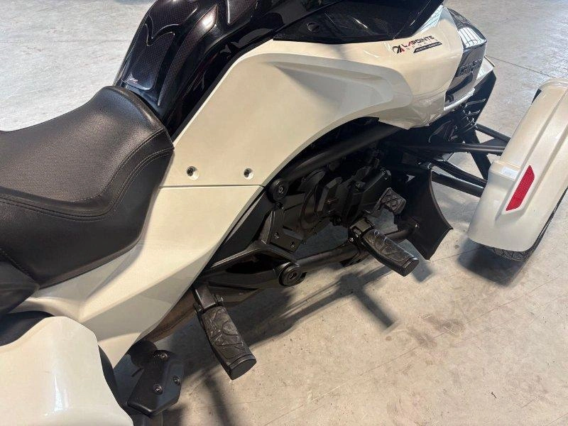 2022 Can-am F3-t alt