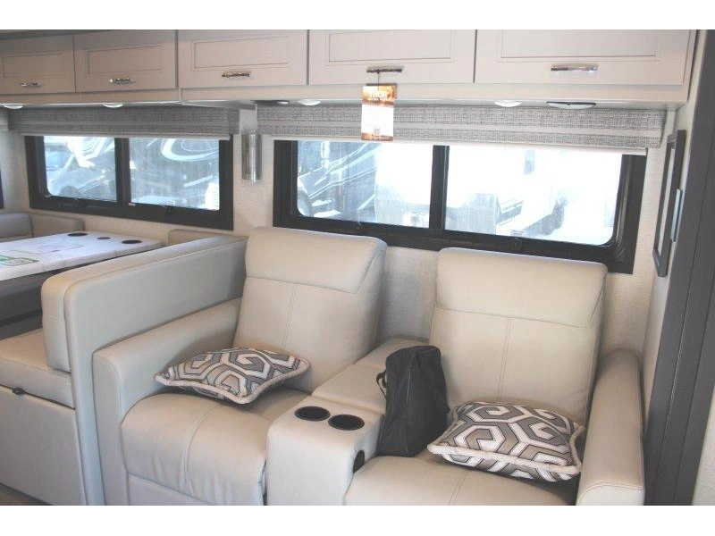 Thor Motor Coach Inception 38dx 2026 alt