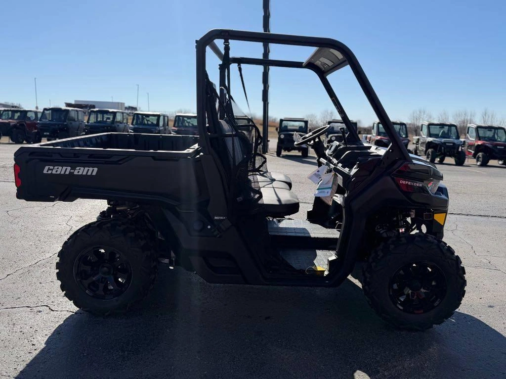 2025 Can-am Defender Hd9