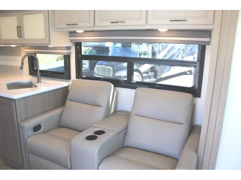 Thor Motor Coach Hurricane 29l 2026 alt