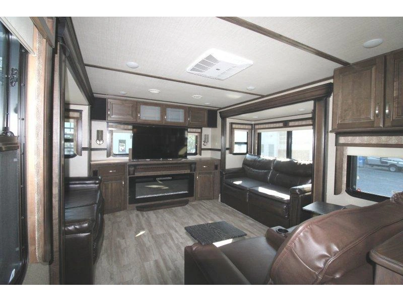 Grand Design Solitude 375res 2020 alt