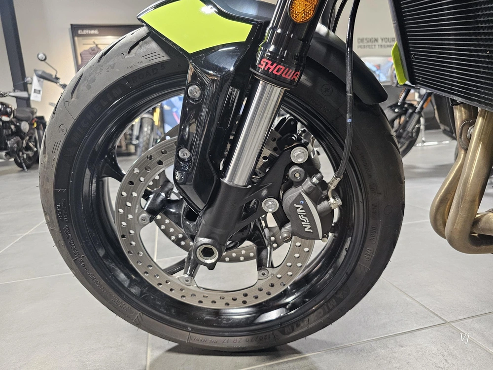 2024 Triumph Trident 660 alt