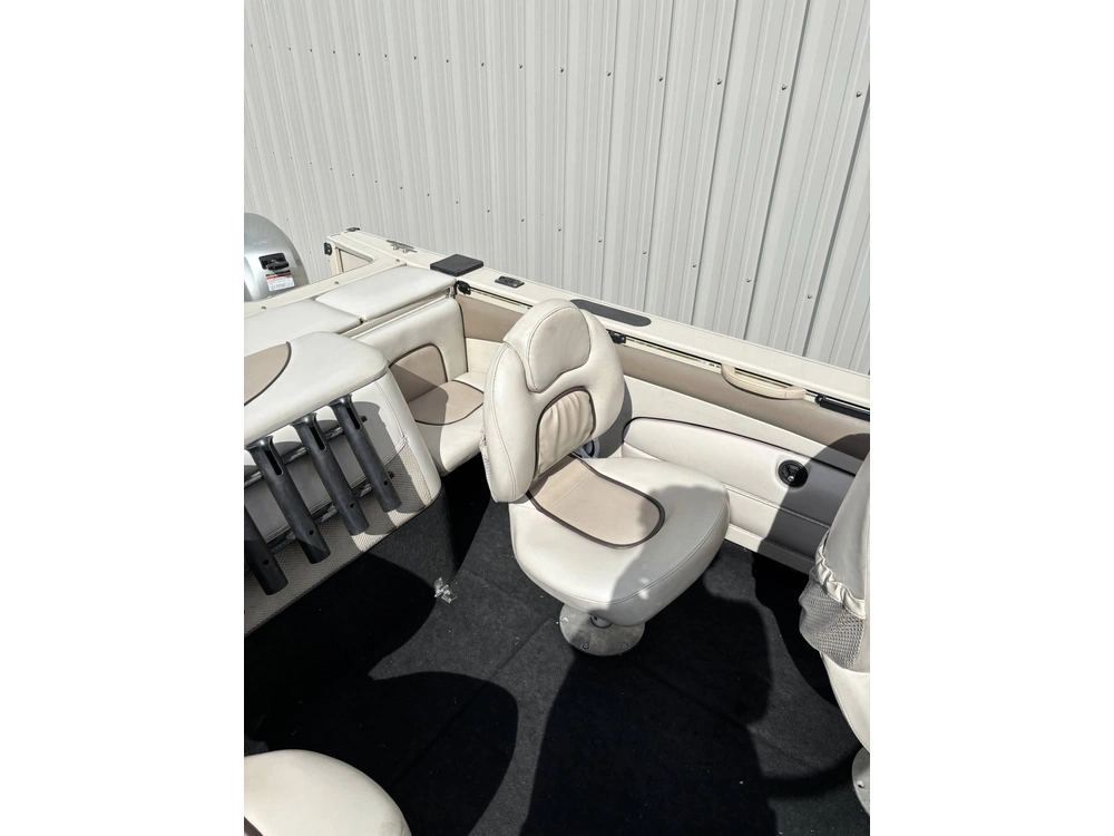 2003 Crestliner 1850 Sportfisher - 15hp Honda alt