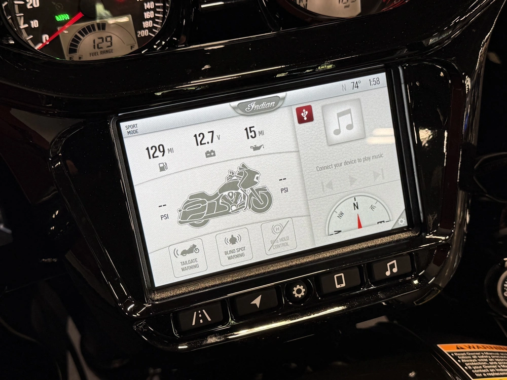 2026 Indian Motorcycle Challenger 112 Dark Horse® With Powerband Audio alt