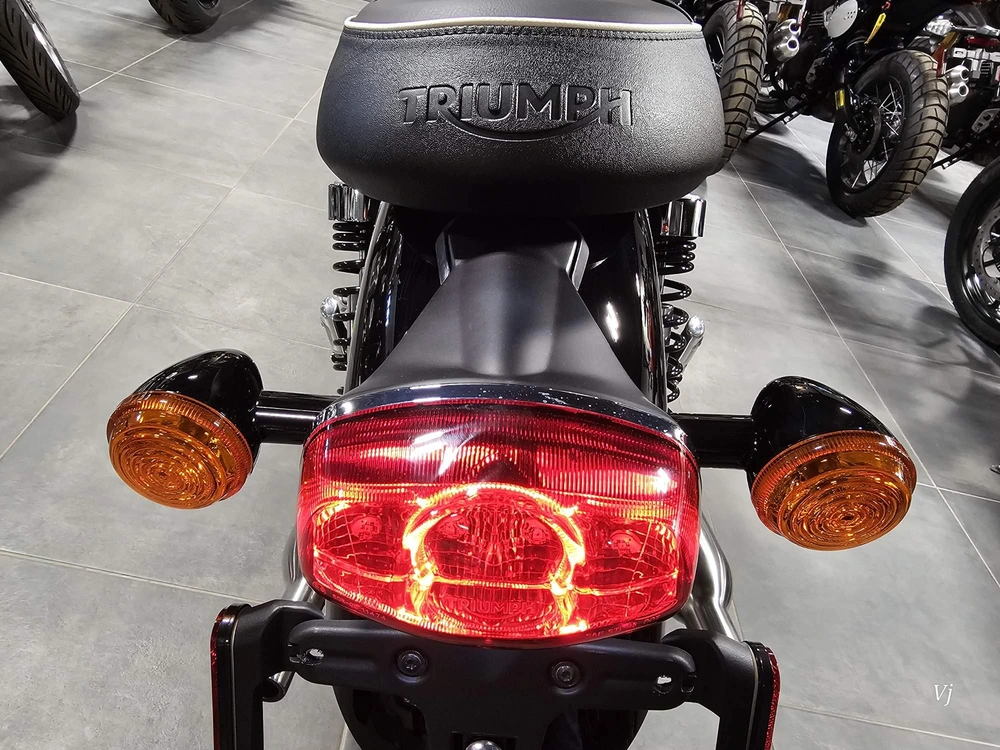 2026 Triumph Bonneville T100 alt