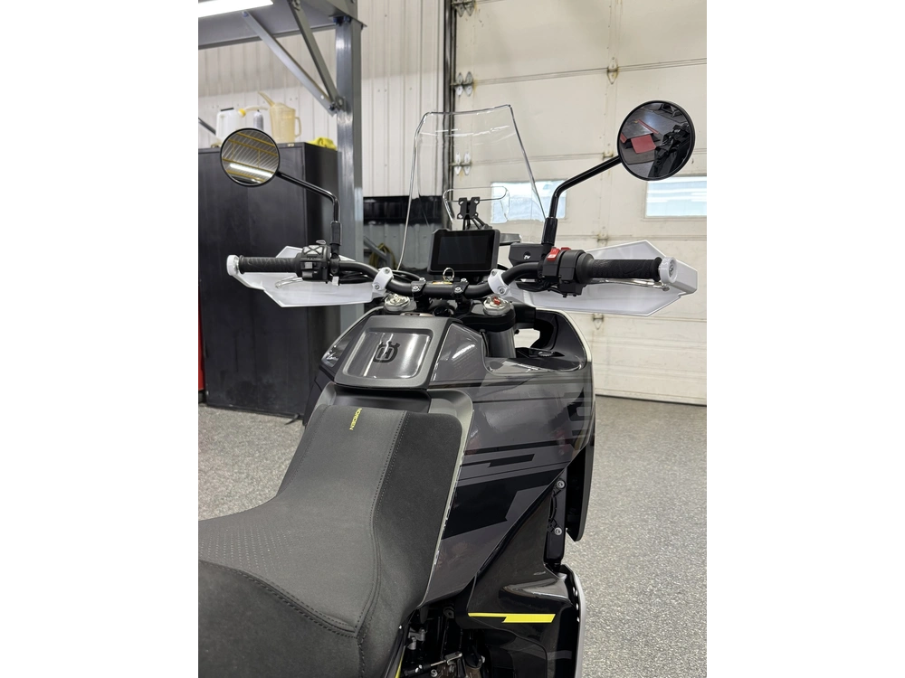 Husqvarna Norden 901 Expeditio 2025 alt
