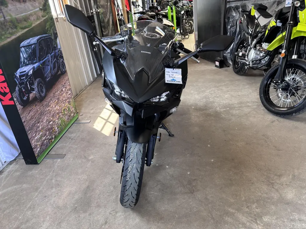 2026 Kawasaki NINJA 500 - Metalic Flat Spark Black 