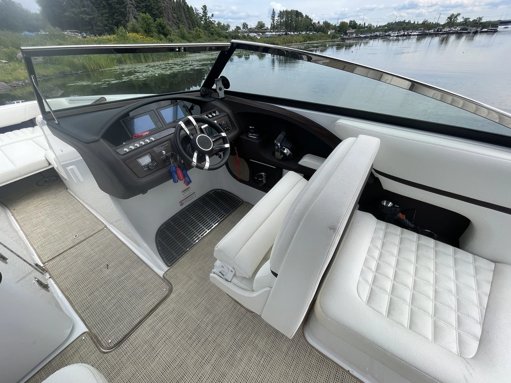 2017 Cobalt Boats R30 alt