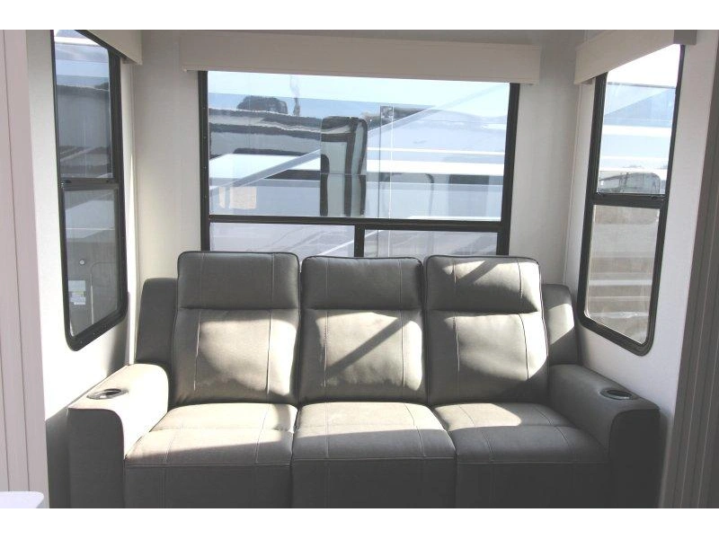 Grand Design Momentum 320g 2026 alt