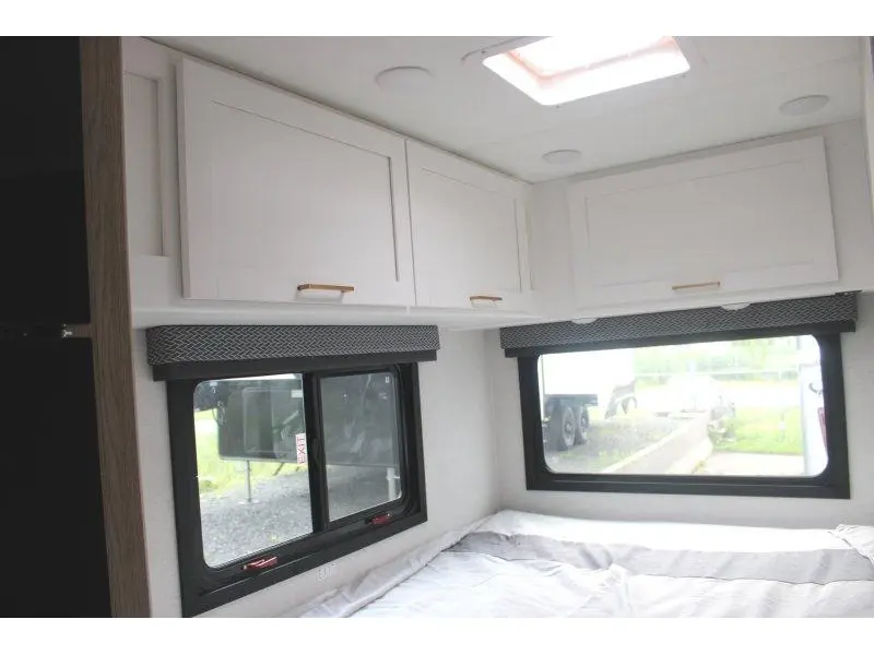 Thor Motor Coach Four Winds 2027
