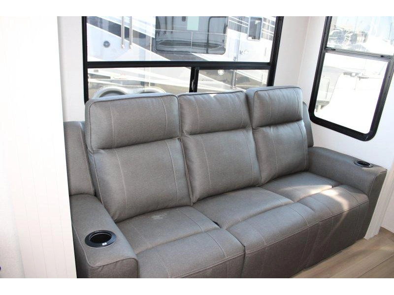 Grand Design Momentum 350g 2026 alt