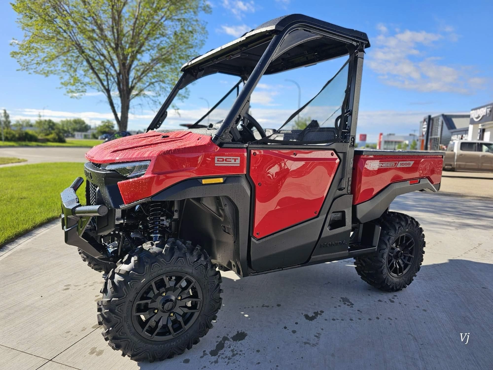 2026 Honda Pioneer 1000-3p Deluxe alt