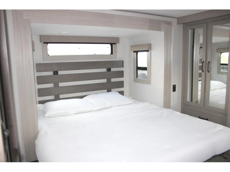 Grand Design Momentum 414m 2026 alt