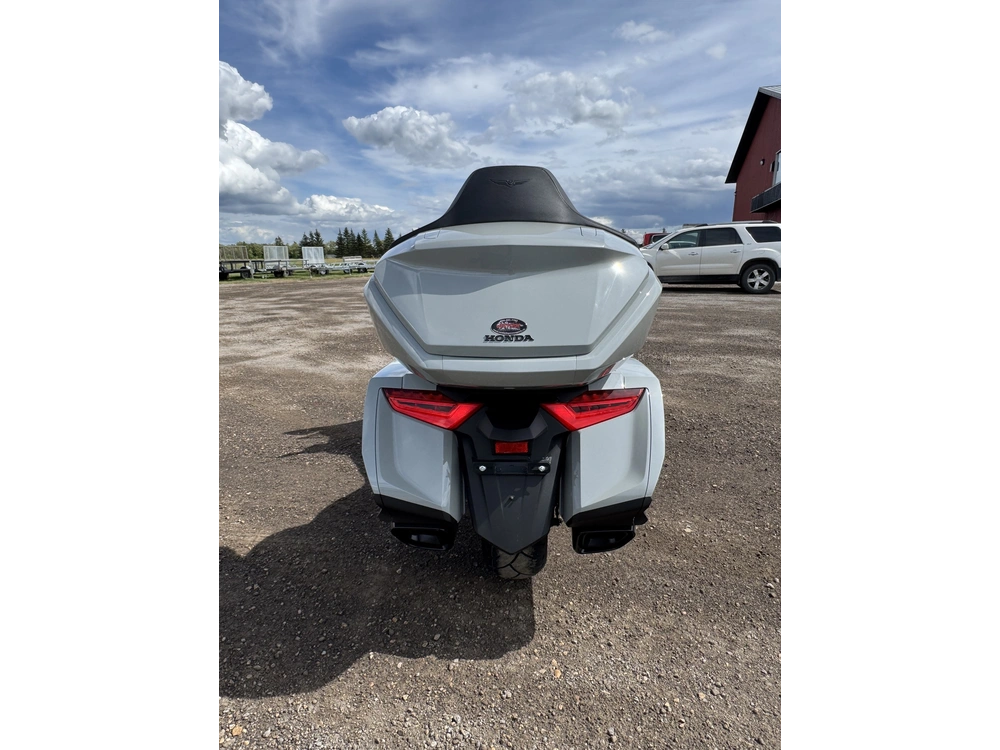 2026 Honda Gold Wing Tour alt