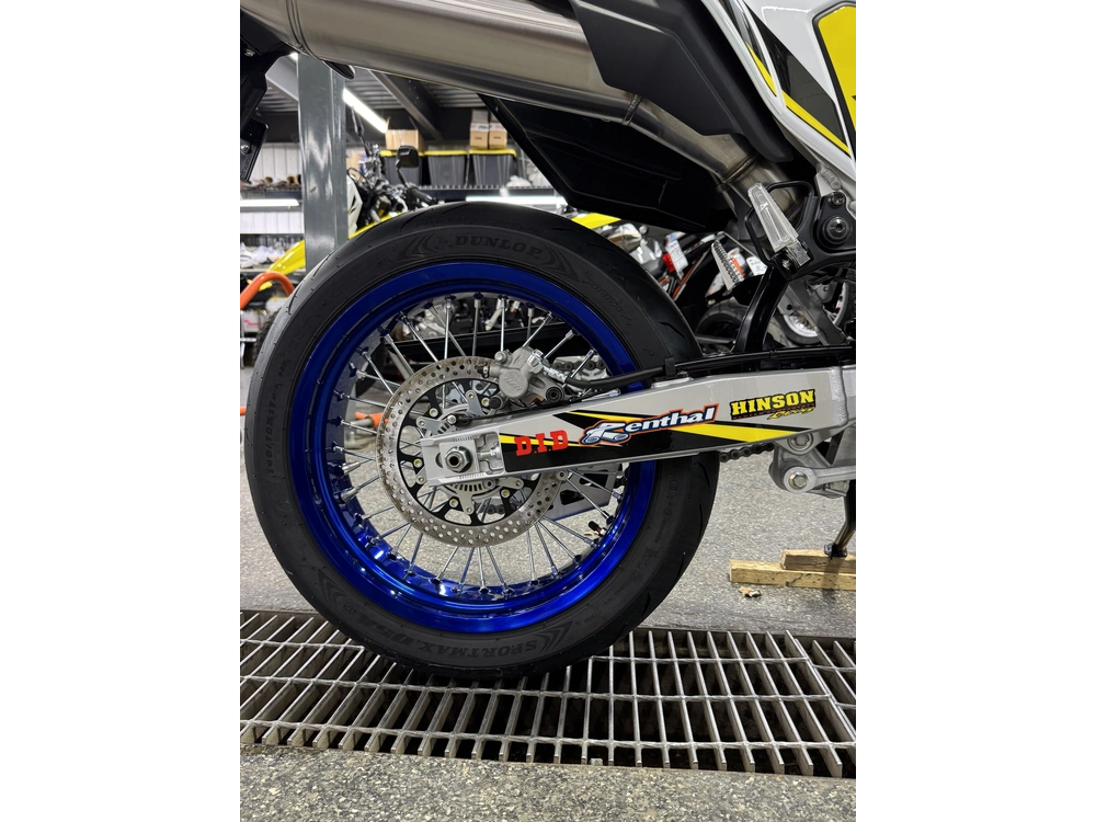2025 Suzuki Dr-z4sm alt